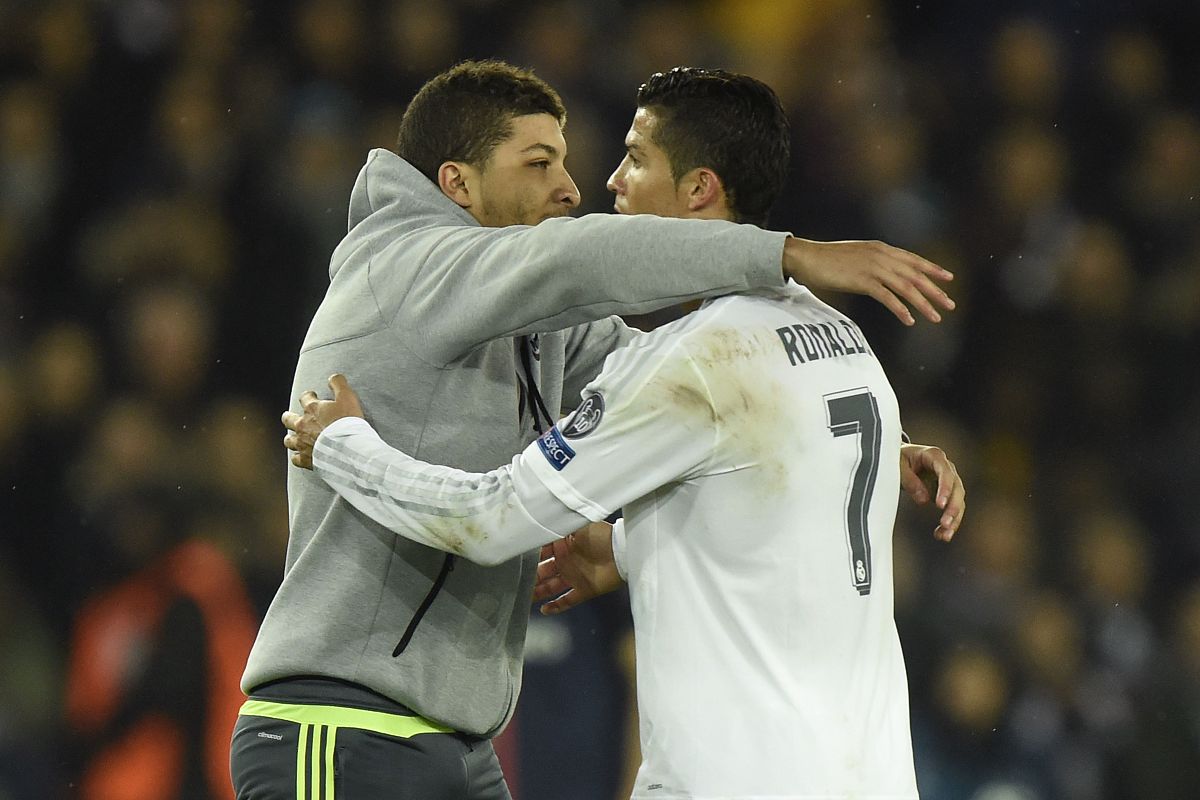 雷速体育下载-C罗点球大战制胜，门将哭着跪倒在草坪！！