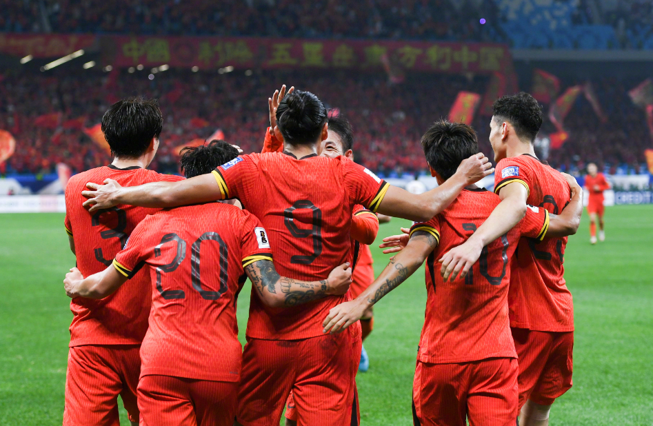 雷速体育入口-印尼队碾压中国队，辛杜点燃赛场