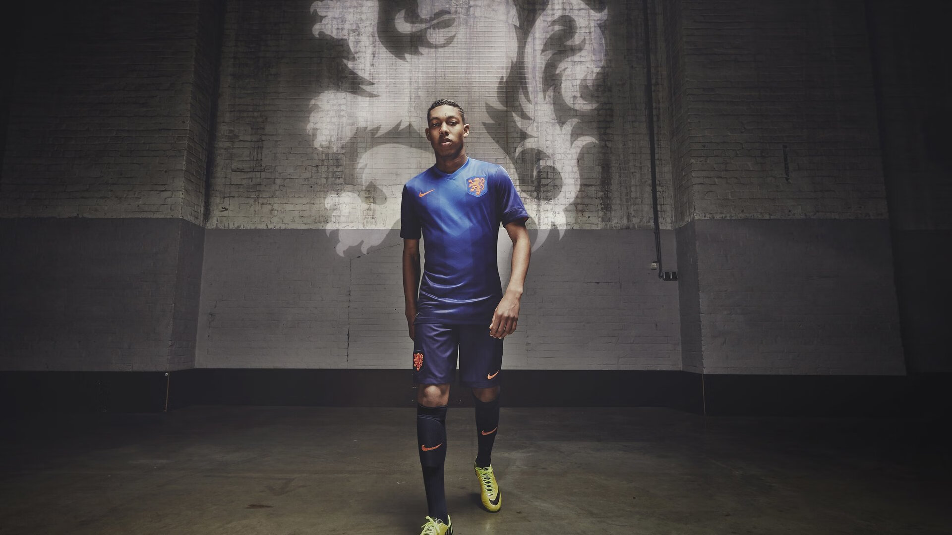 雷速足球直播平台-从亚平宁到撒哈拉，金玟哉如何用一场焦点战，打穿两个大陆的足球叙事