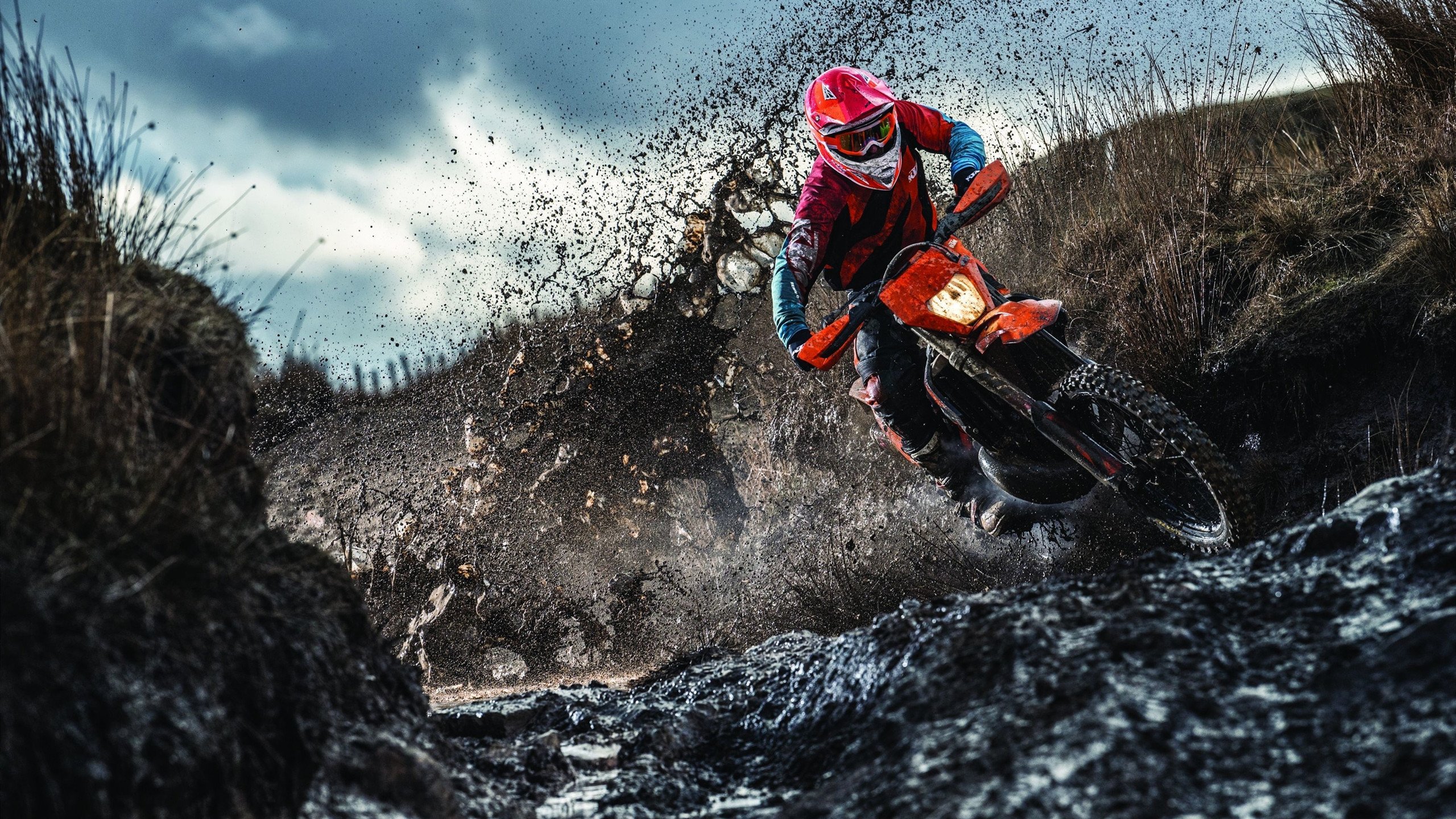 北欧风暴与南美烈焰，当丹麦横扫乌拉圭，C罗点燃赛场