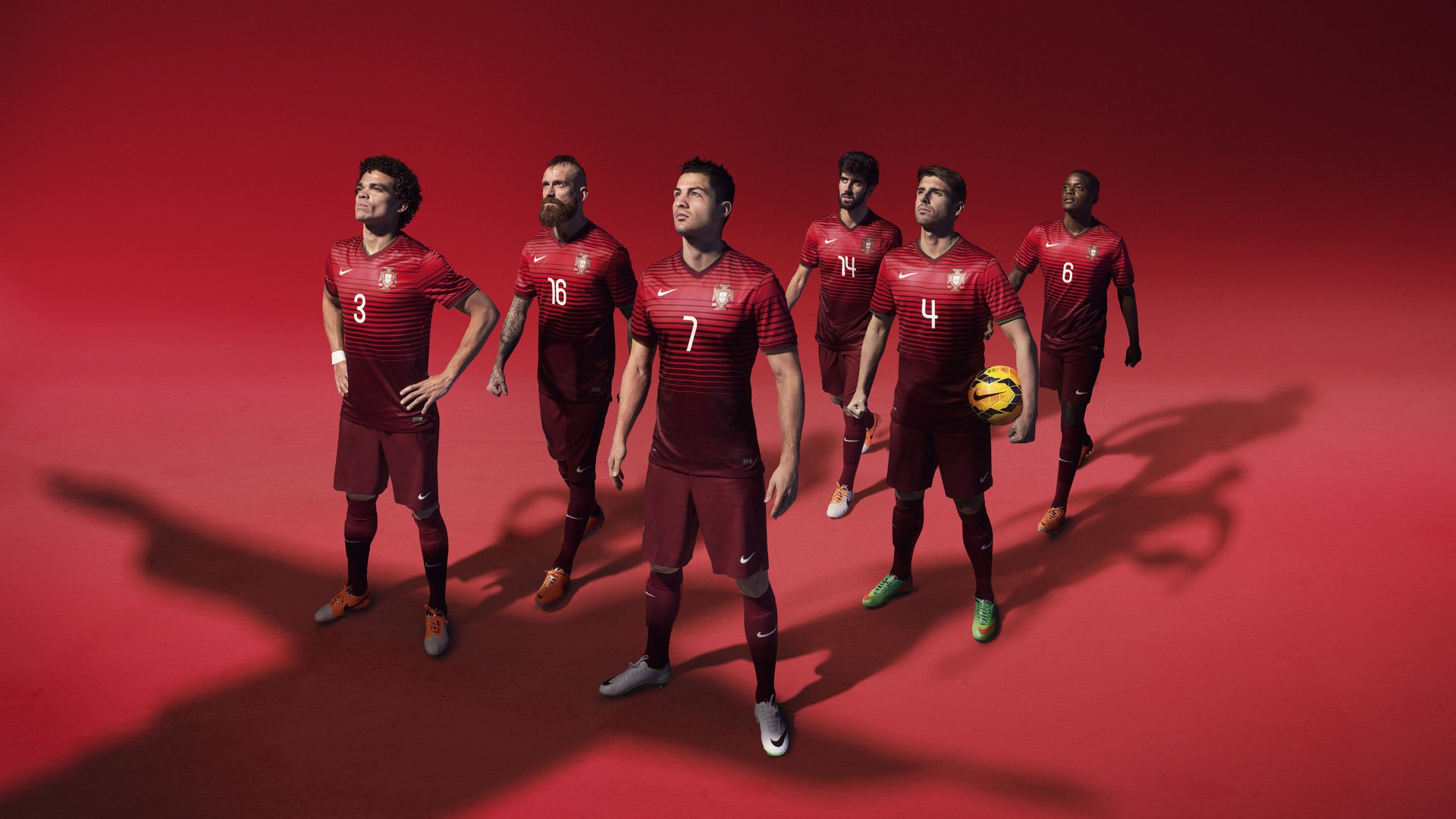 赛道上的红与银，勒克莱尔如何统治全场，法拉利鏖战梅赛德斯